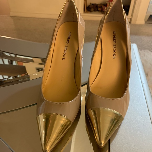 AUDREY BROOKE Gold and Tan pump Size 8 1/2 - Picture 4 of 10